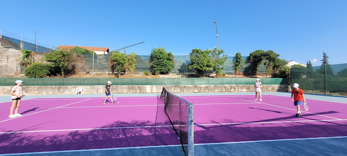 https://summerschool.gr/wp-content/uploads/2025/10/tennis-court.jpg